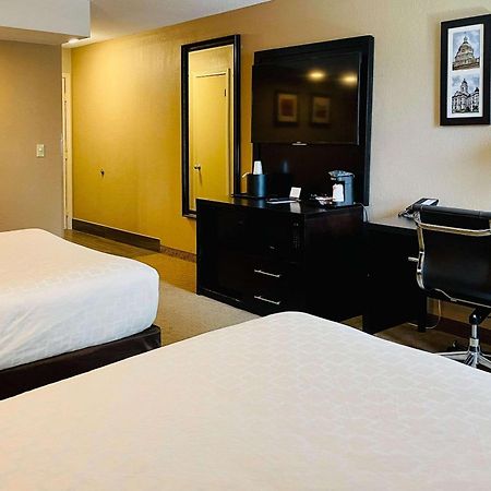 Clarion Inn & Suites Евансвил Екстериор снимка