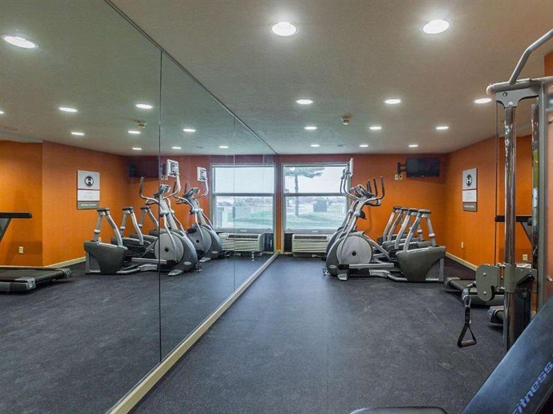 Clarion Inn & Suites Евансвил Екстериор снимка