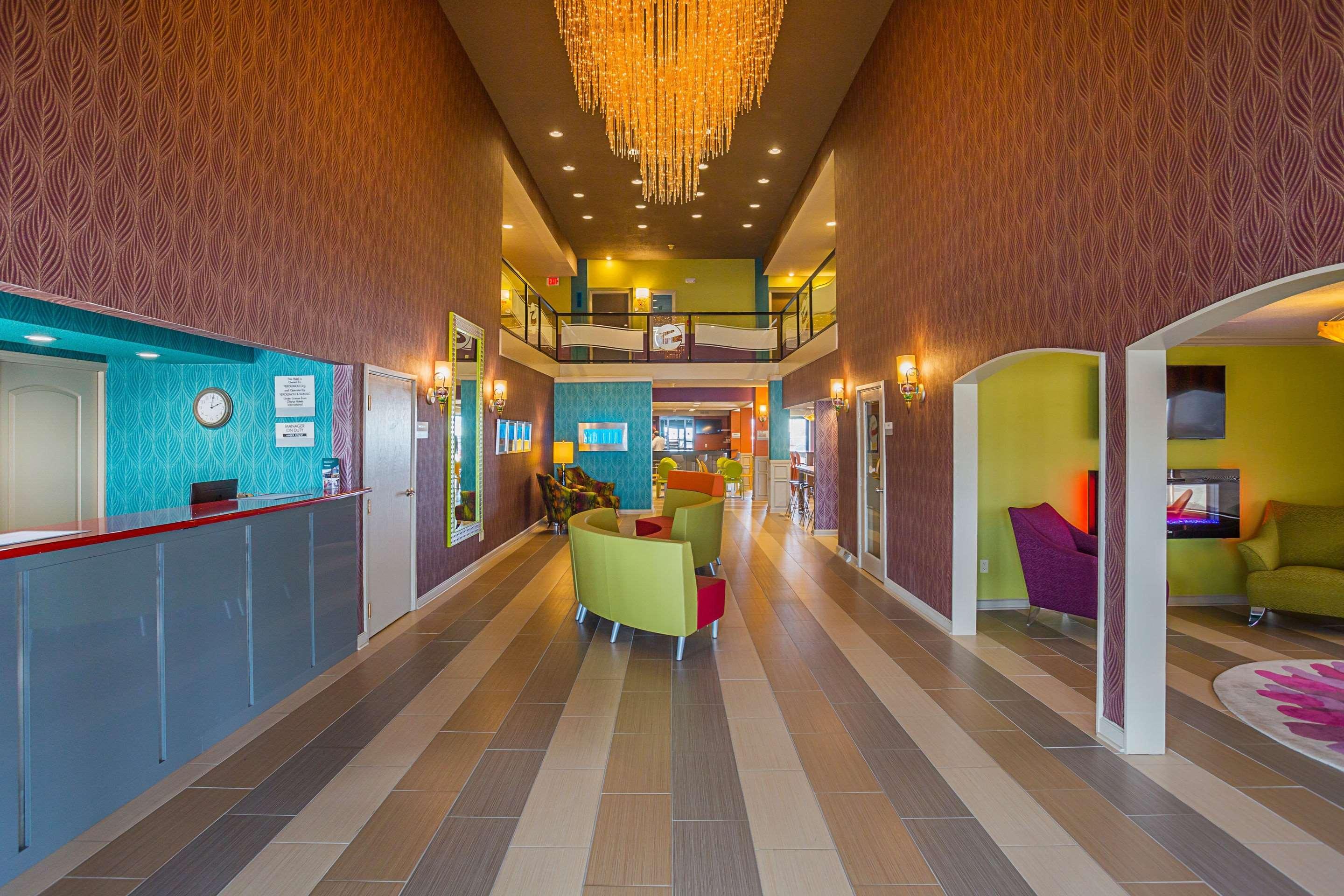 Clarion Inn & Suites Евансвил Екстериор снимка