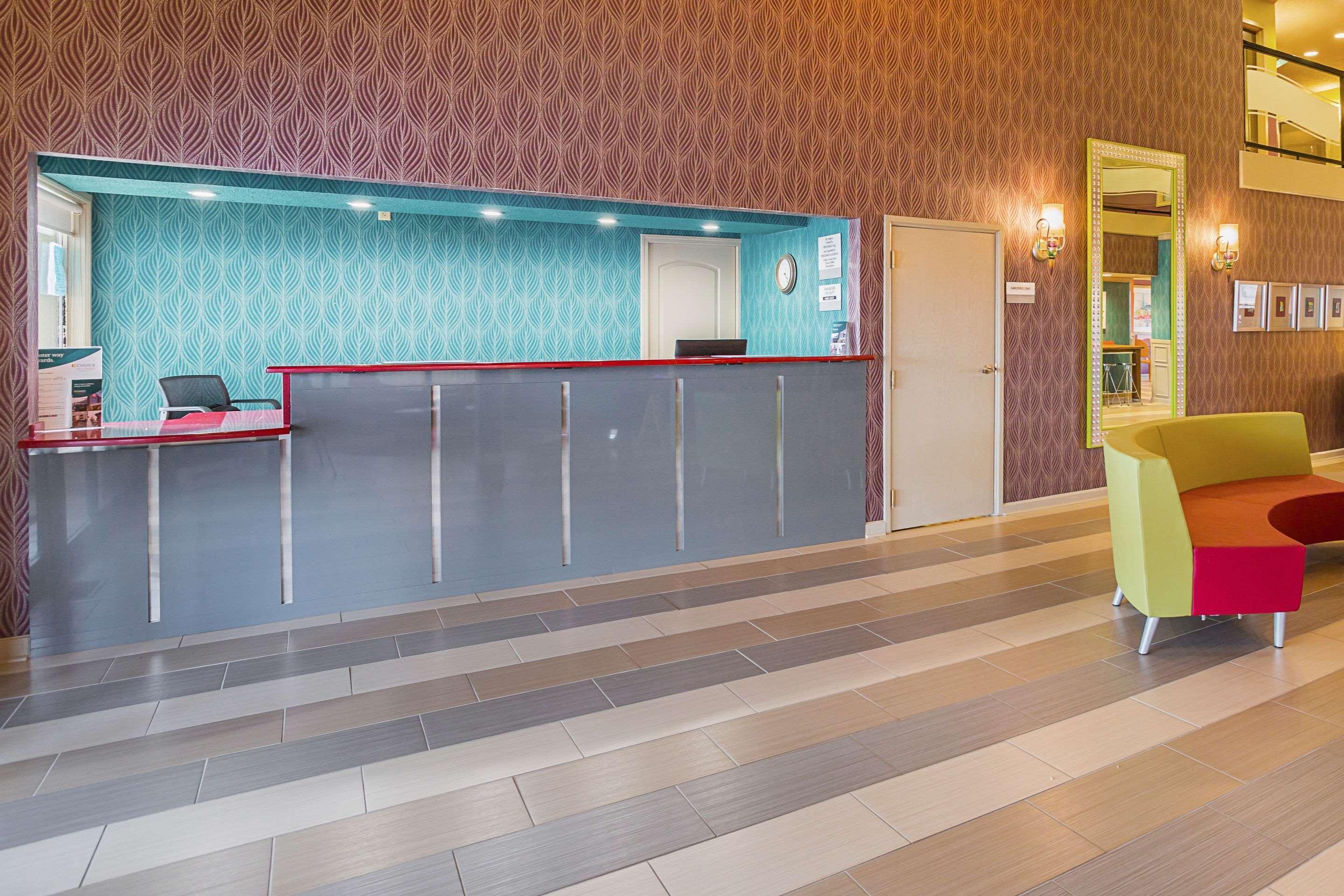 Clarion Inn & Suites Евансвил Екстериор снимка
